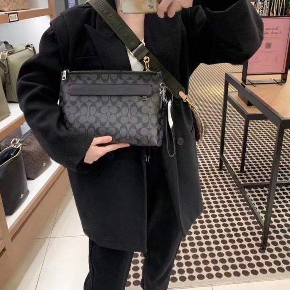 COACH MEN'S Carryall Pouch in Signature canvas - Picture 3 of 3